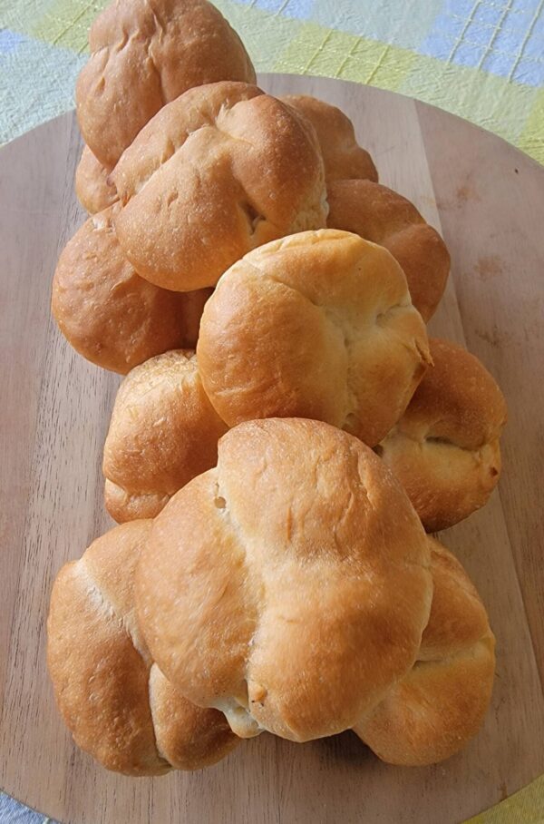 Clover Leaf Dinner Roll Buns - 12 pack